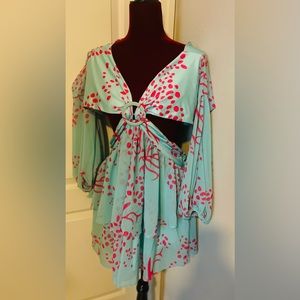 Looking for a sexy dress to go out? This long sleeve size medium dress is it!